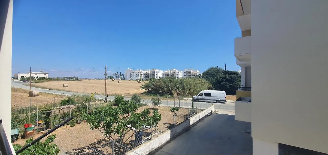 דירה לרנקה Stefaris Properties 'Sioukris Court'