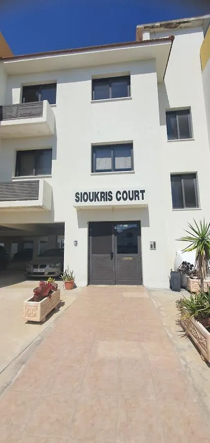 לרנקה Stefaris Properties 'Sioukris Court' דירה